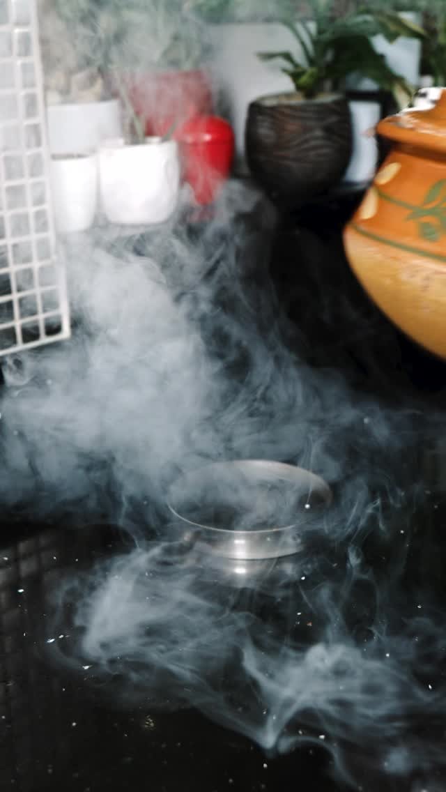 Real Chinioti Kunna in the UK? Almost impossible to find… until now.💁♀️ Raavi Spice is bringing you the true, traditional, slow-cooked Kunna the kind you only get in the heart of Chiniot.